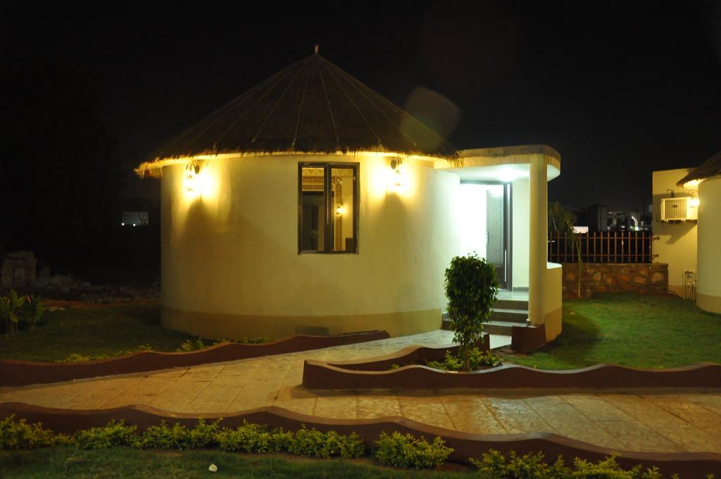 Seven Sky Clarks Exotica Hotel Bhuj Exterior photo