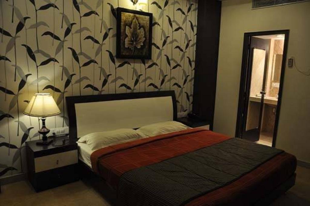 Seven Sky Clarks Exotica Hotel Bhuj Room photo