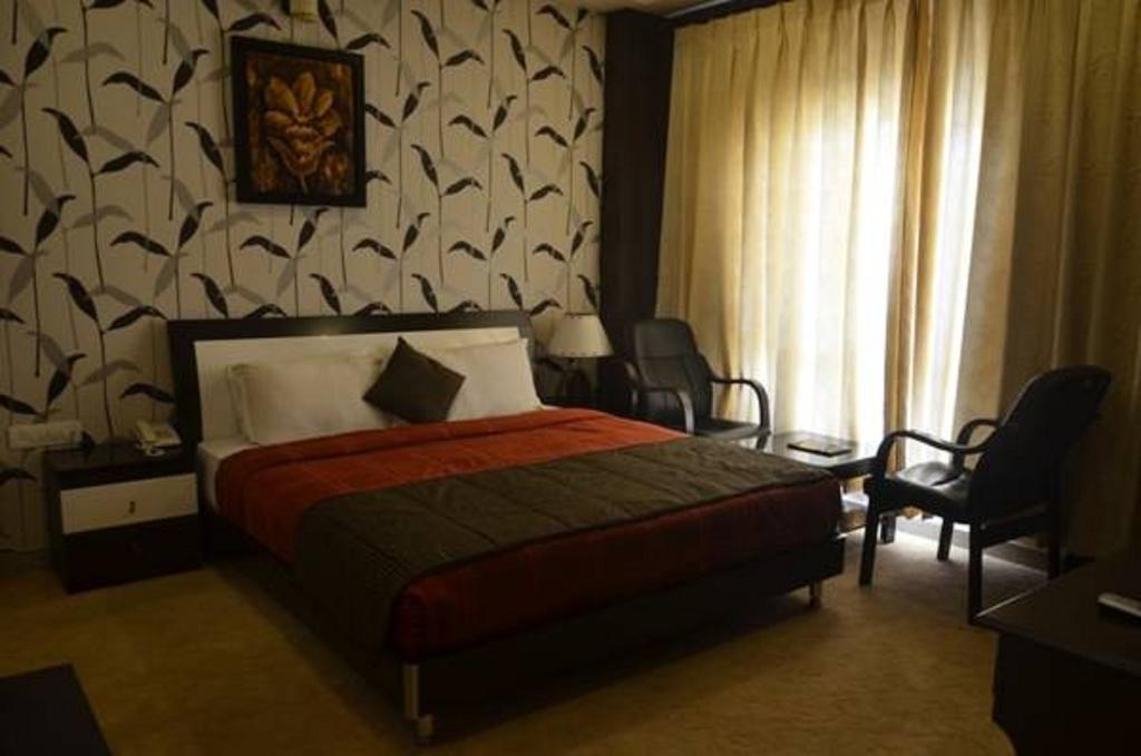 Seven Sky Clarks Exotica Hotel Bhuj Room photo