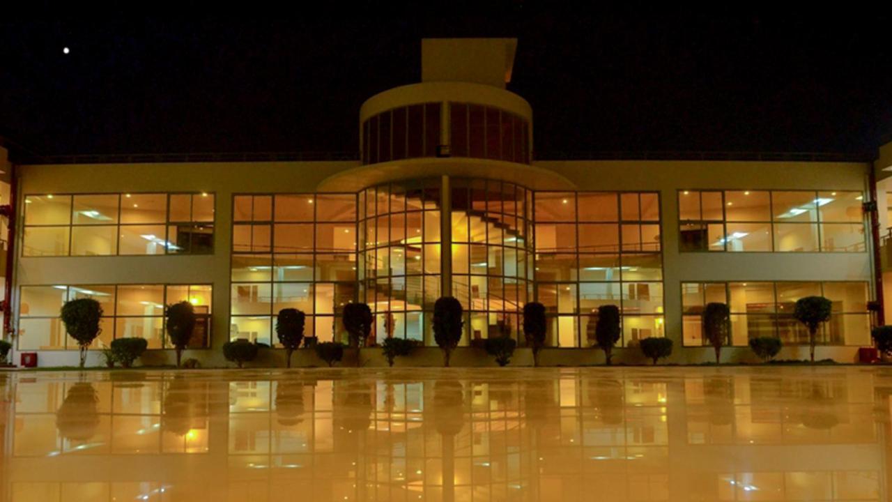 Seven Sky Clarks Exotica Hotel Bhuj Exterior photo