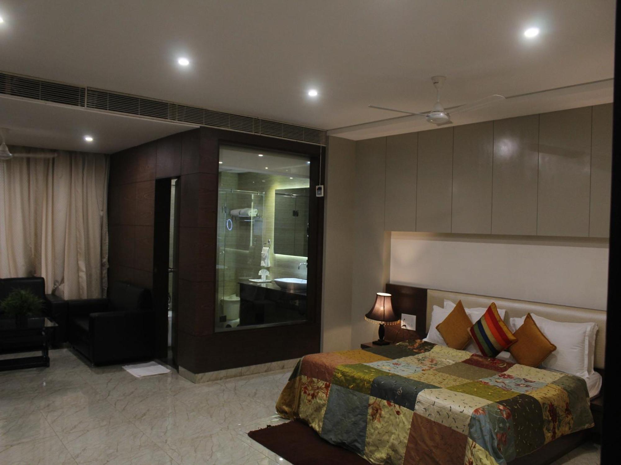Seven Sky Clarks Exotica Hotel Bhuj Exterior photo