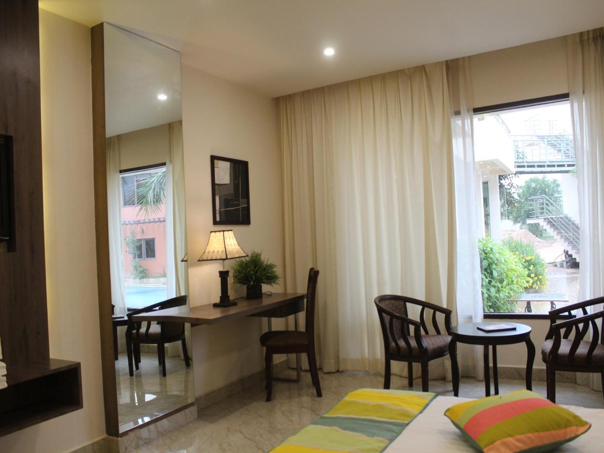 Seven Sky Clarks Exotica Hotel Bhuj Exterior photo