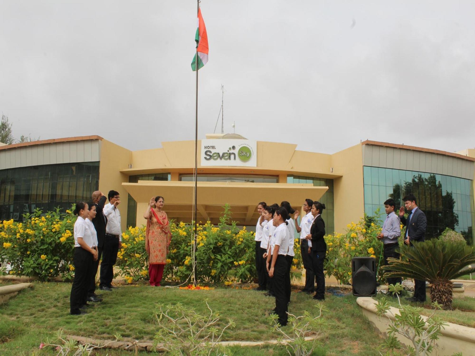 Seven Sky Clarks Exotica Hotel Bhuj Exterior photo