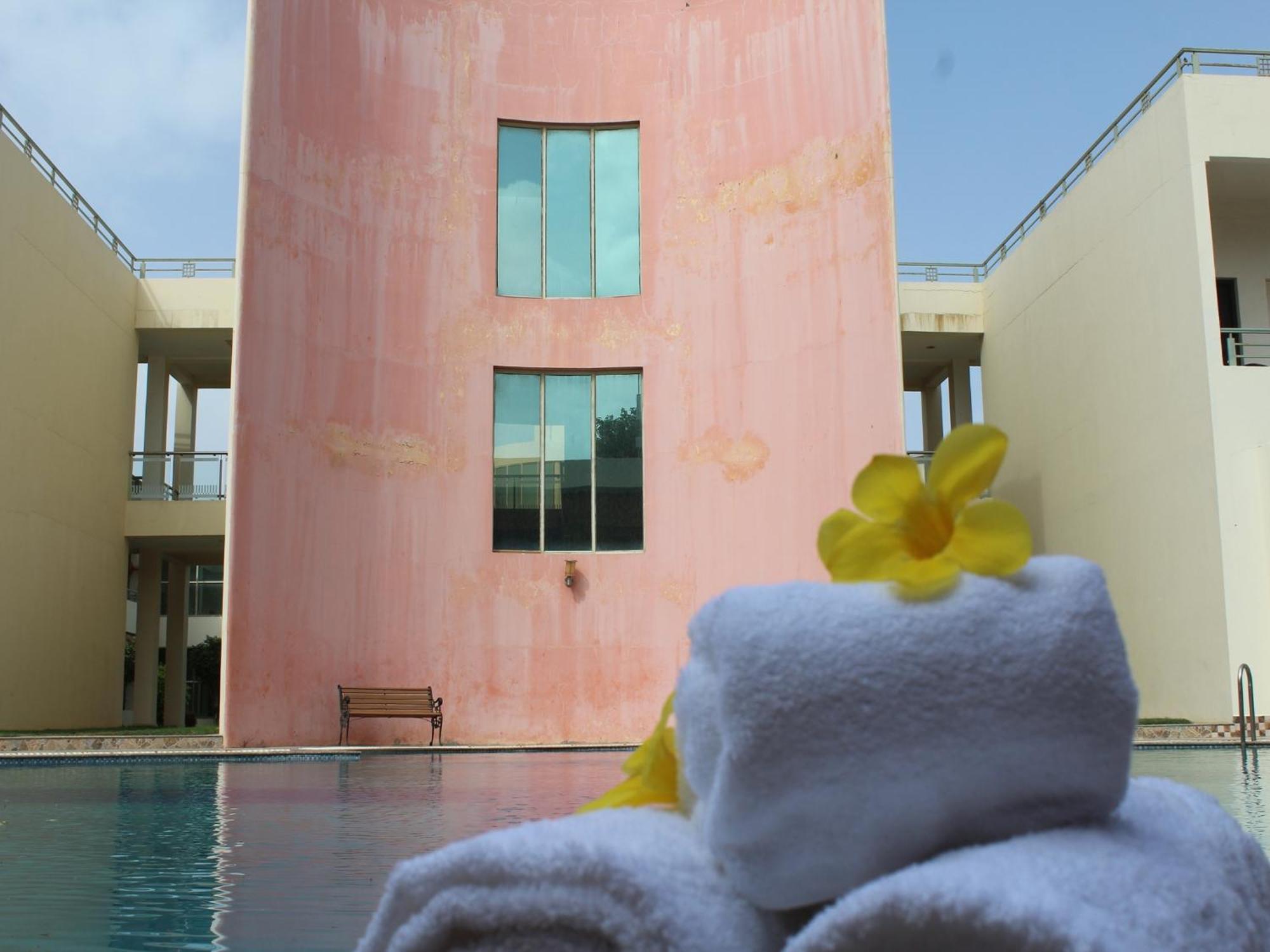 Seven Sky Clarks Exotica Hotel Bhuj Exterior photo