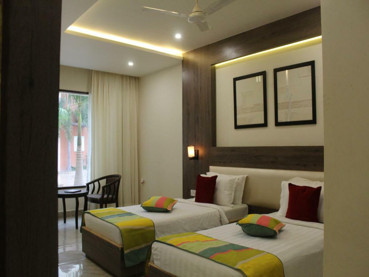 Seven Sky Clarks Exotica Hotel Bhuj Exterior photo
