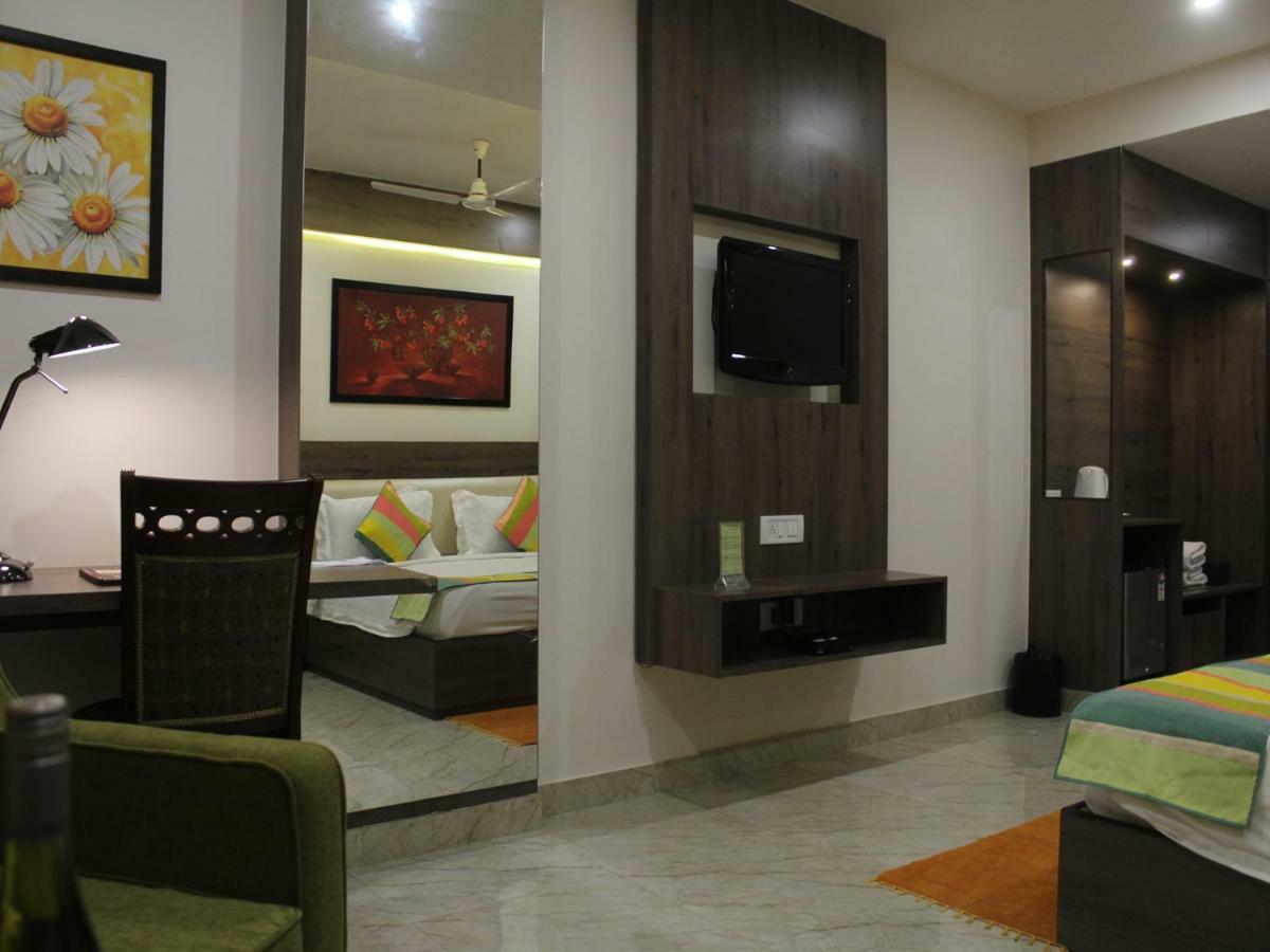 Seven Sky Clarks Exotica Hotel Bhuj Exterior photo