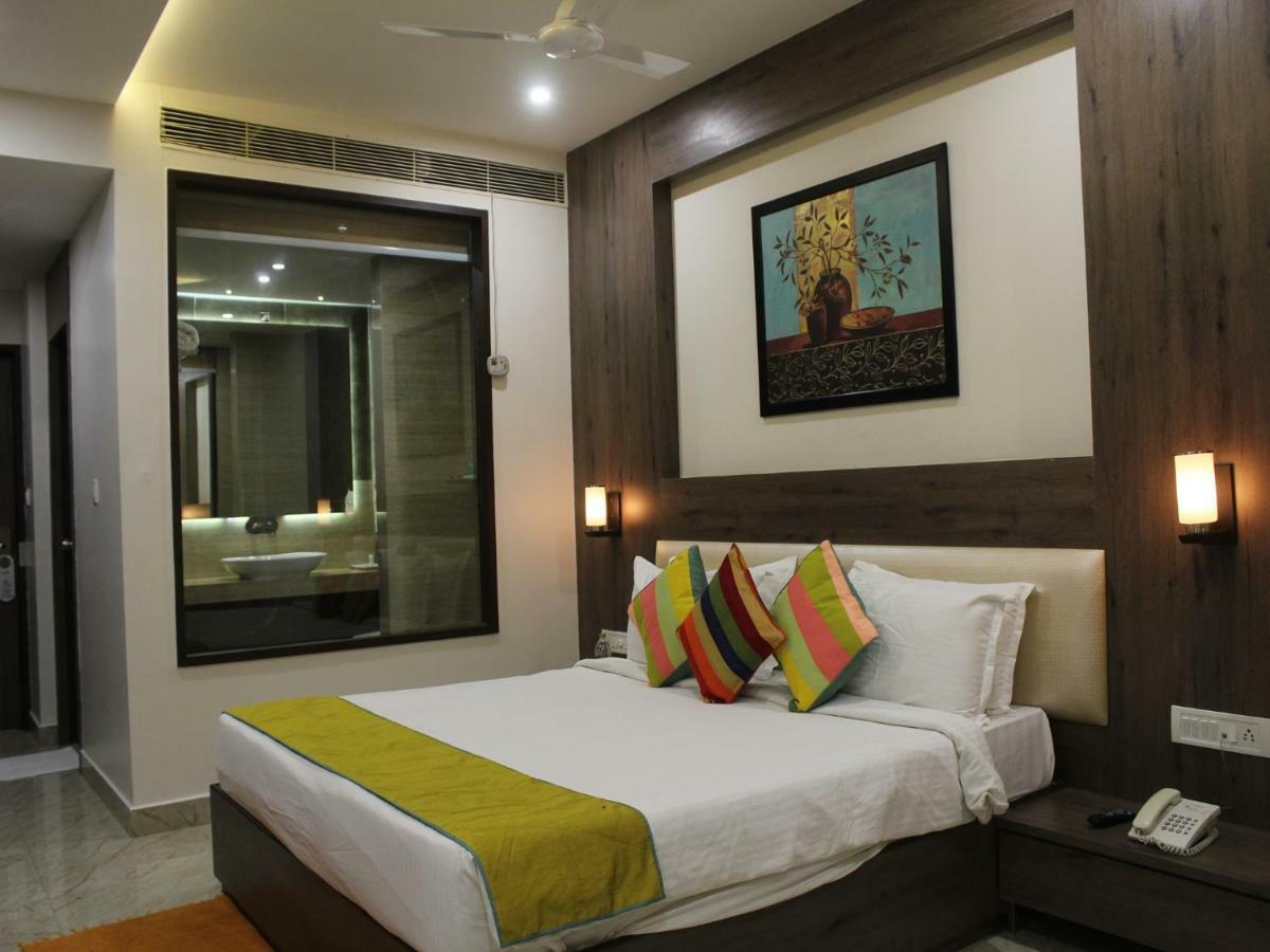 Seven Sky Clarks Exotica Hotel Bhuj Exterior photo
