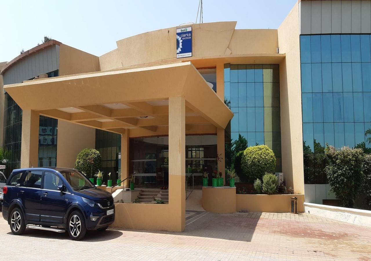 Seven Sky Clarks Exotica Hotel Bhuj Exterior photo