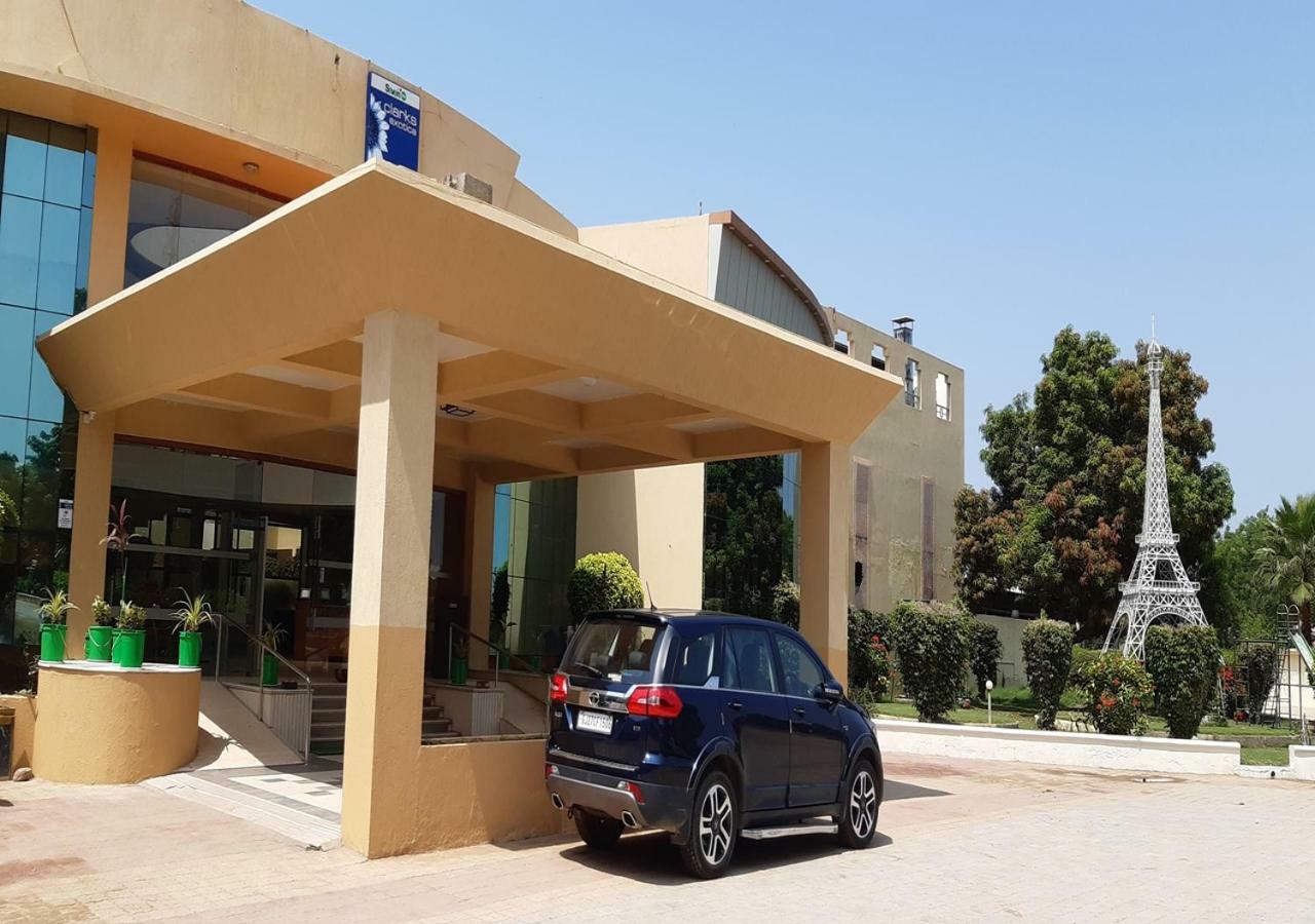 Seven Sky Clarks Exotica Hotel Bhuj Exterior photo